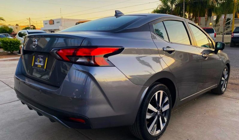 Nissan Versa Platinum 2021 lleno