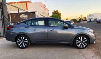 Nissan Versa Platinum 2021 lleno