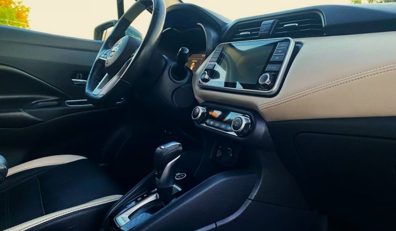 Nissan Versa Platinum 2021 lleno