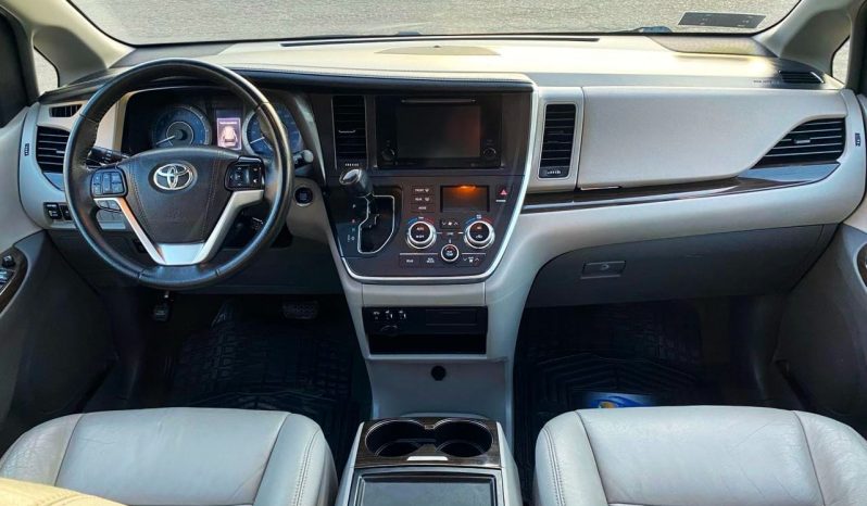 Toyota Sienna XLE 2017 lleno