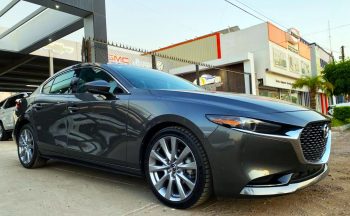 Mazda-3-i-Grand-Touring-2023-Gris-1