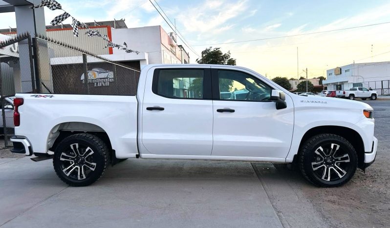 Chevrolet Silverado 4×4 2021 lleno