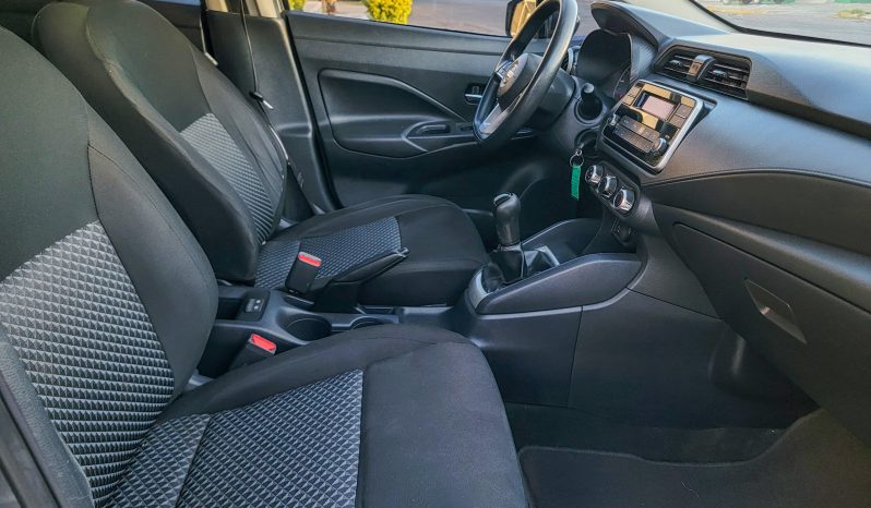Nissan Versa Sense 2022 lleno