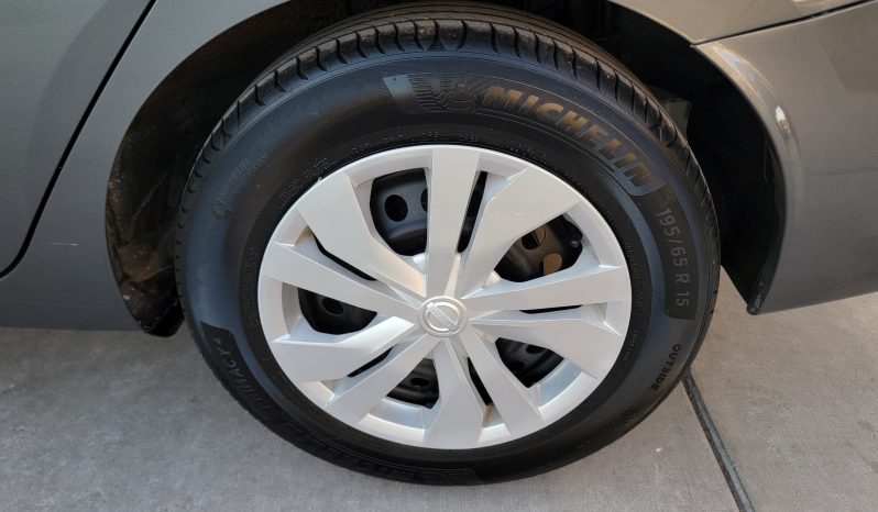 Nissan Versa Sense 2022 lleno