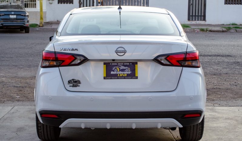 Nissan Versa Advance 2024 lleno