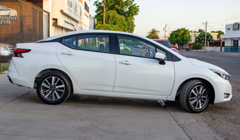 Nissan Versa Advance 2024 lleno