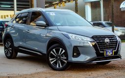 Nissan-Kicks-Advance-2023-Gris-1