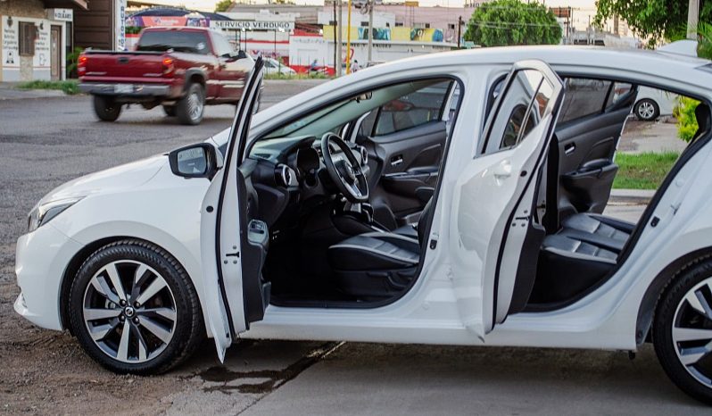Nissan Versa Platinum 2020 lleno