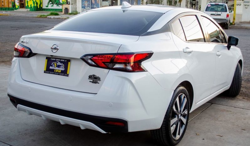 Nissan Versa Platinum 2020 lleno