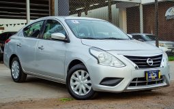 Nissan-Versa-Sense-Aut-2018-Plata-1