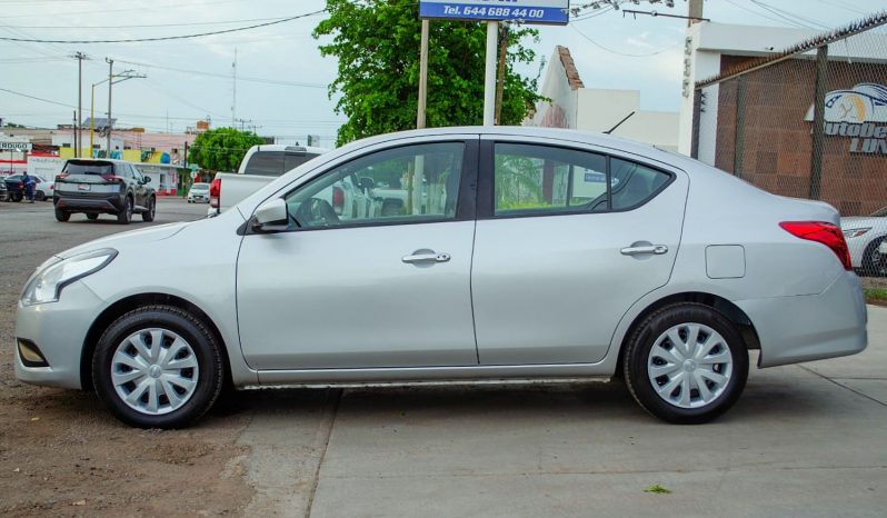 Nissan Versa Sense 2018 lleno