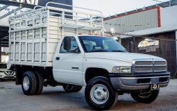 Dodge-Ram-4000-Doble-Rodado-2002-Blanco-1