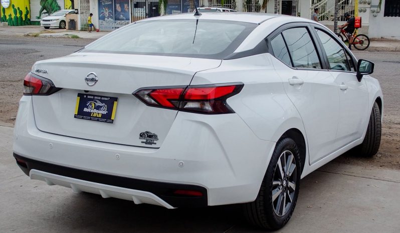 Nissan Versa Advance 2022 lleno