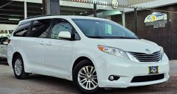 Toyota Sienna XLE 2017