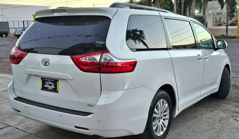 Toyota Sienna XLE 2017 lleno