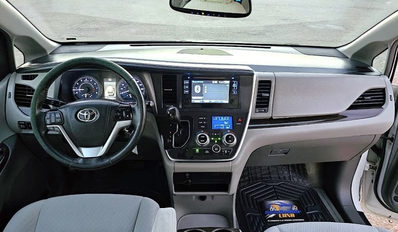 Toyota Sienna XLE 2017 lleno