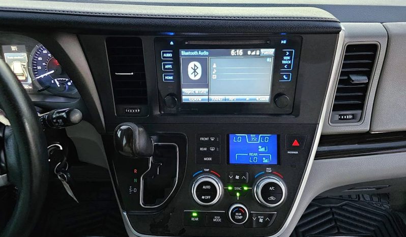 Toyota Sienna XLE 2017 lleno