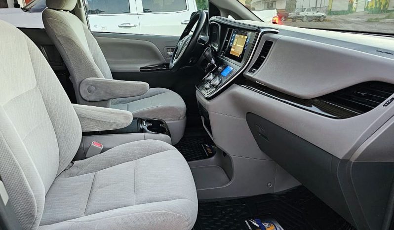 Toyota Sienna XLE 2017 lleno