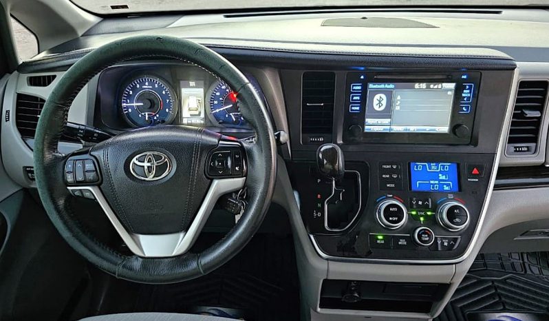 Toyota Sienna XLE 2017 lleno