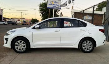 Kia Rio LS 2022 lleno