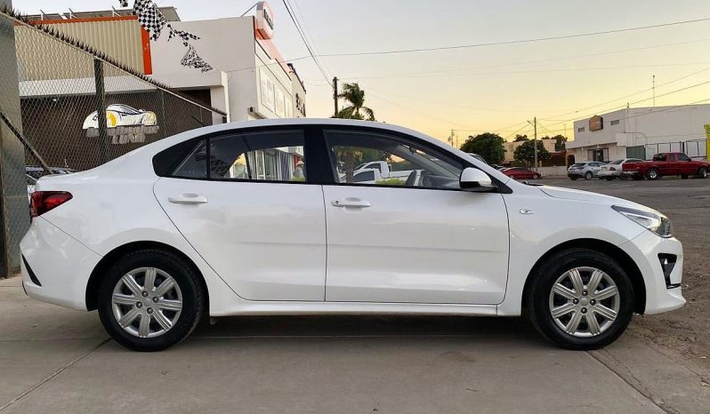Kia Rio LS 2022 lleno