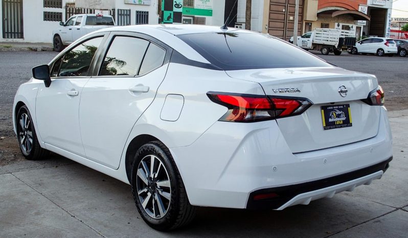 Nissan Versa Advance 2022 lleno