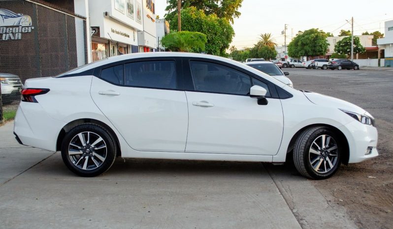 Nissan Versa Advance 2022 lleno