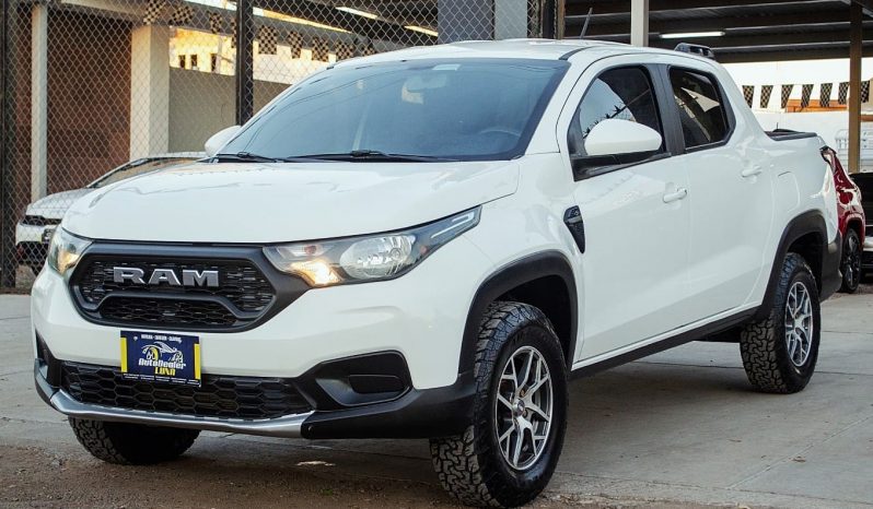 Dodge Ram 700 SLT Crew Cab 2022 lleno