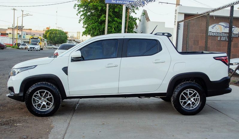 Dodge Ram 700 SLT Crew Cab 2022 lleno