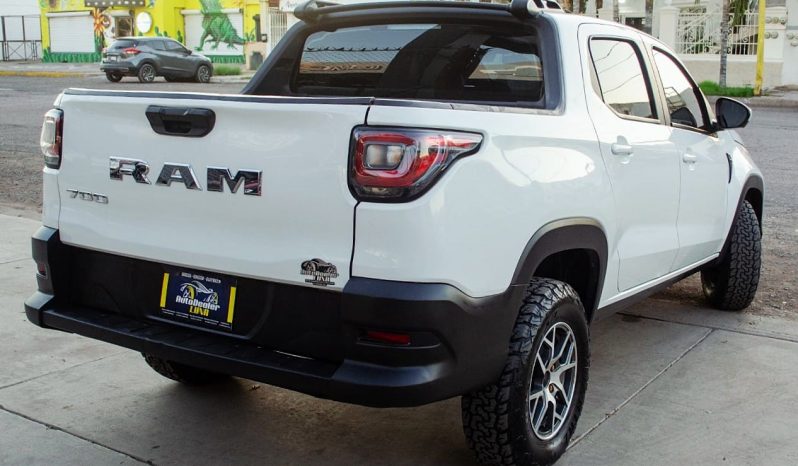 Dodge Ram 700 SLT Crew Cab 2022 lleno