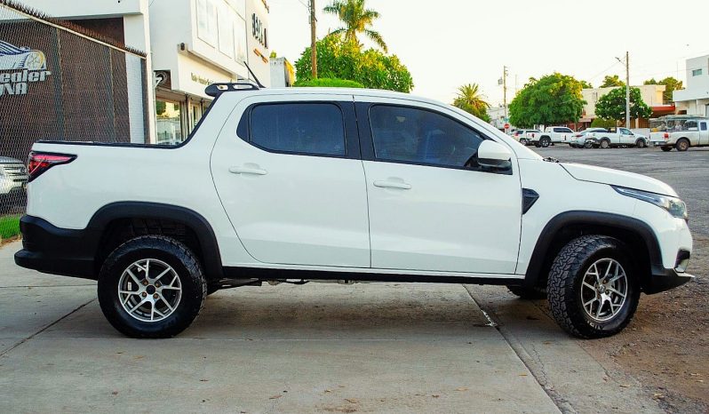 Dodge Ram 700 SLT Crew Cab 2022 lleno