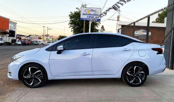 Nissan Versa Exclusive 2025 lleno