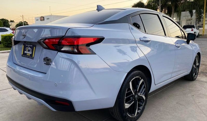 Nissan Versa Exclusive 2025 lleno