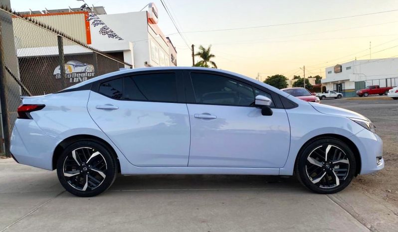 Nissan Versa Exclusive 2025 lleno