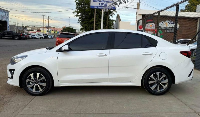 Kia Rio LX 2023 lleno