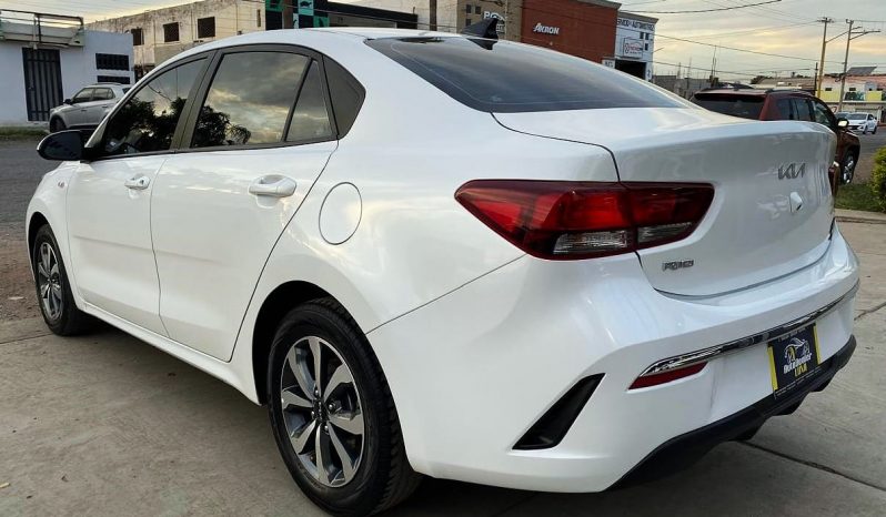 Kia Rio LX 2023 lleno