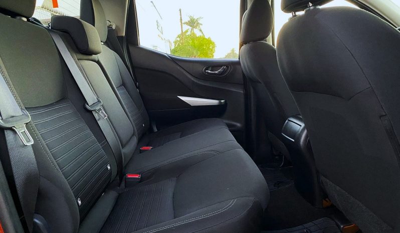 Nissan Frontier LE 2023 lleno
