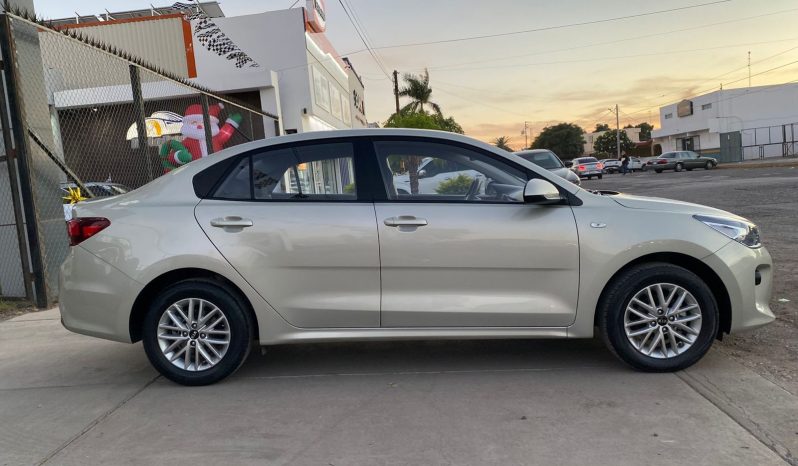 Kia Rio LX 2020 lleno