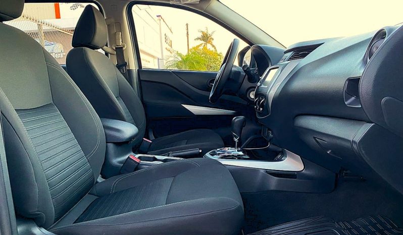 Nissan Frontier LE 2023 lleno