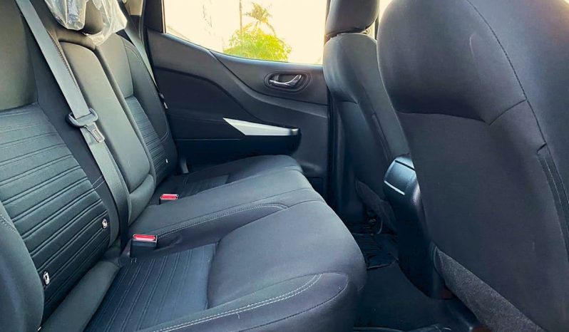 Nissan Frontier LE 2023 lleno