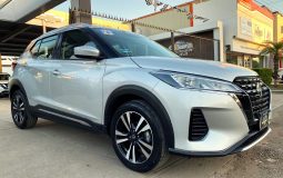 Nissan-Kicks-Advance-2023-Plata-1