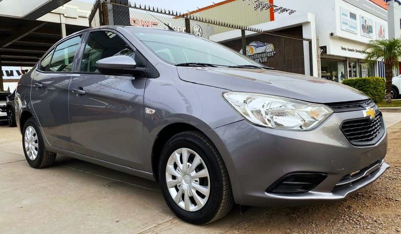 Chevrolet-Aveo-Ls-Aut-2022-Gris-1
