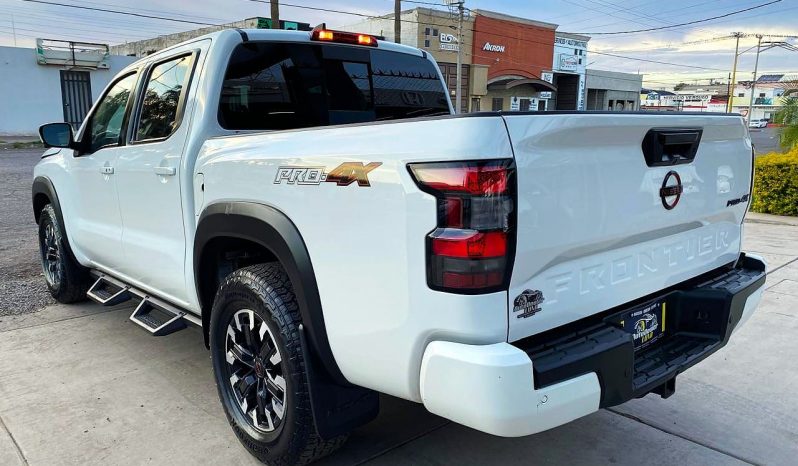 Nissan Frontier Pro-4x V6 2023 lleno