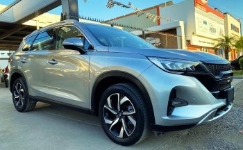 Dodge-Journey-SXT-2023-Plata-1