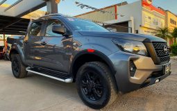 Nissan-Frontier-SE-Aut-2023-Gris-1