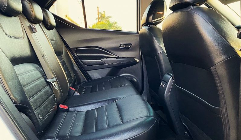 Nissan Kicks Platinum 2023 lleno