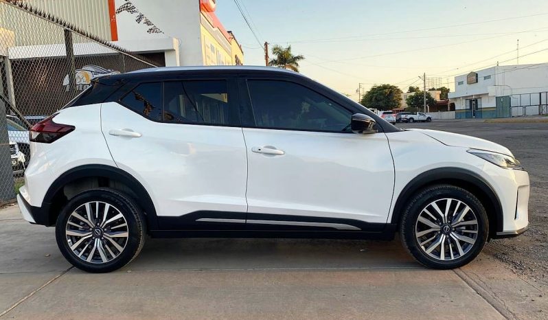 Nissan Kicks Platinum 2023 lleno