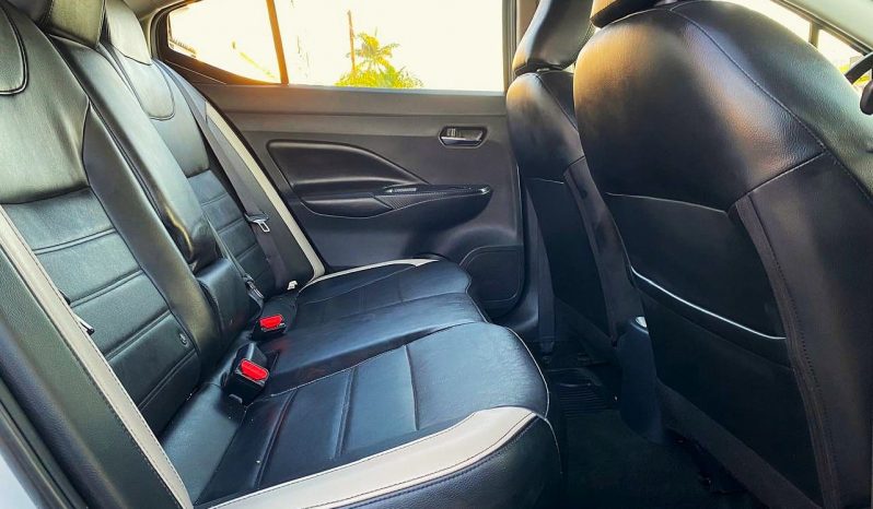 Nissan Versa Exclusive 2022 lleno