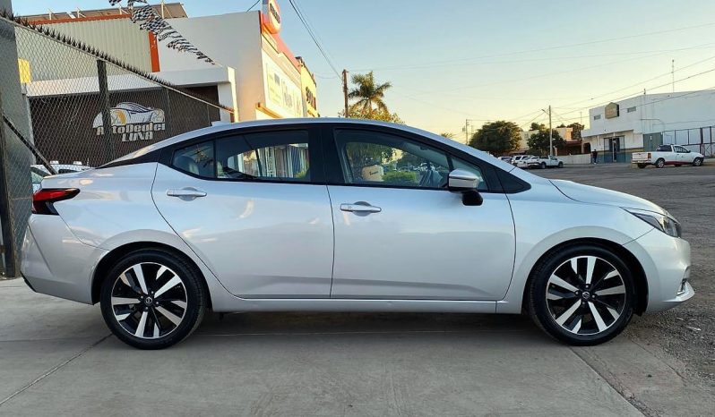 Nissan Versa Exclusive 2022 lleno