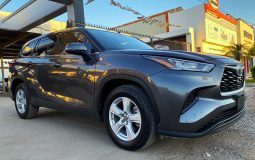 Toyota-Highlander-LE-2022-Gris-1